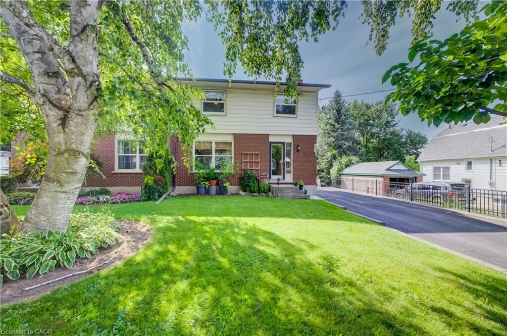 Property Photo:  124 Queensway Drive  ON N0B 2N0 