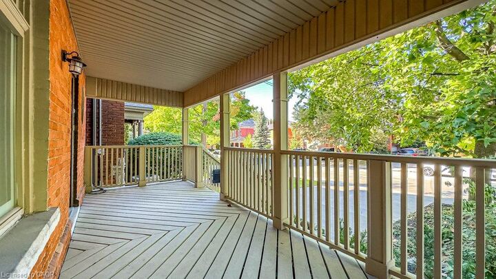 Property Photo: 33 Homewood Avenue 1 ON L8P 2M1