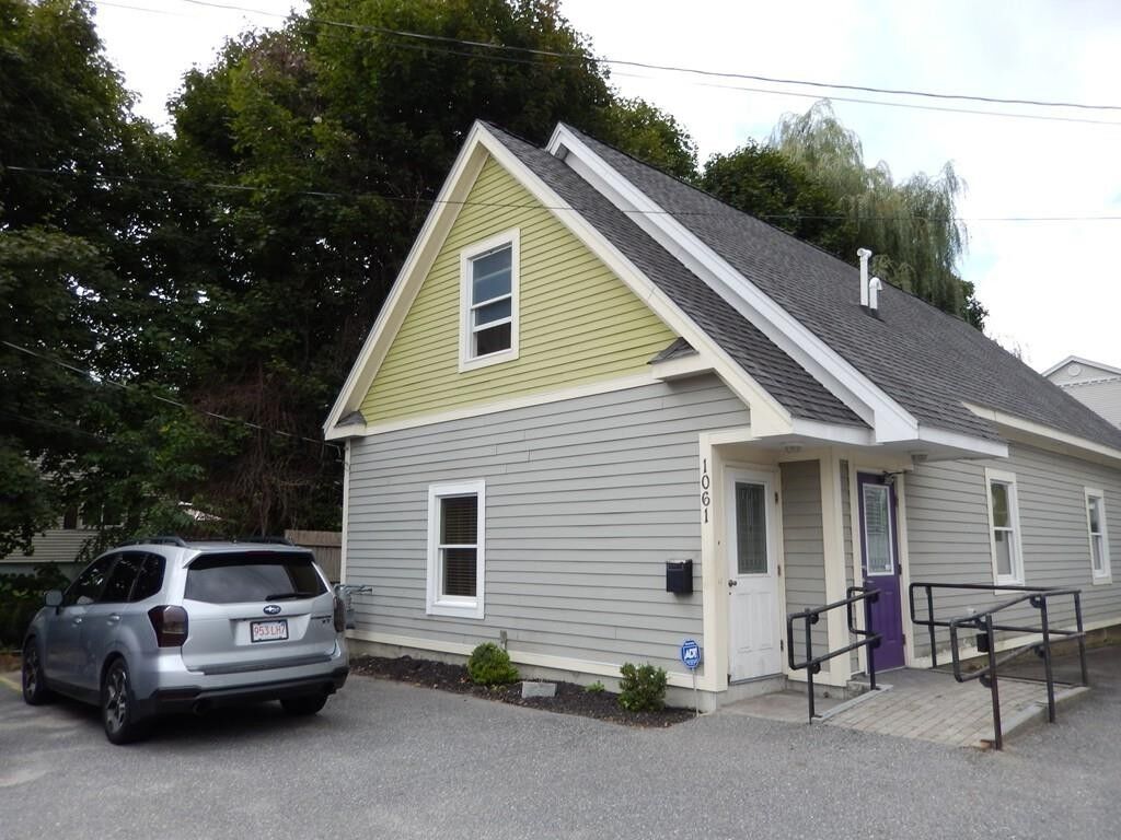 Property Photo:  1061 West Boylston St 2  MA 01606 