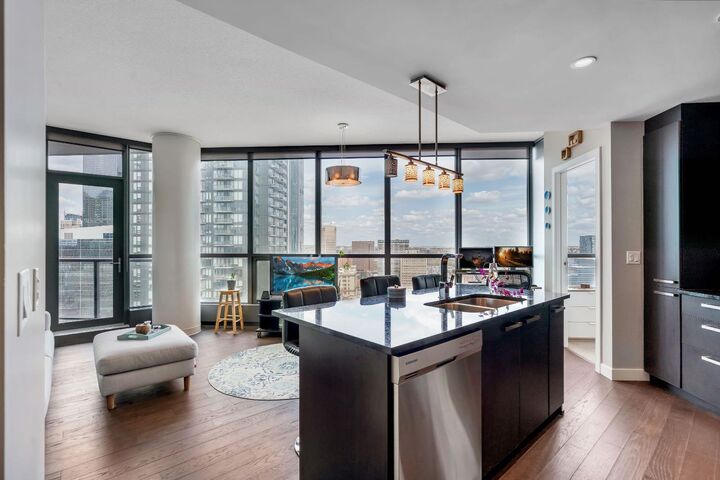 Property Photo: 225 11 Avenue SE 2301 AB T2G 0G3