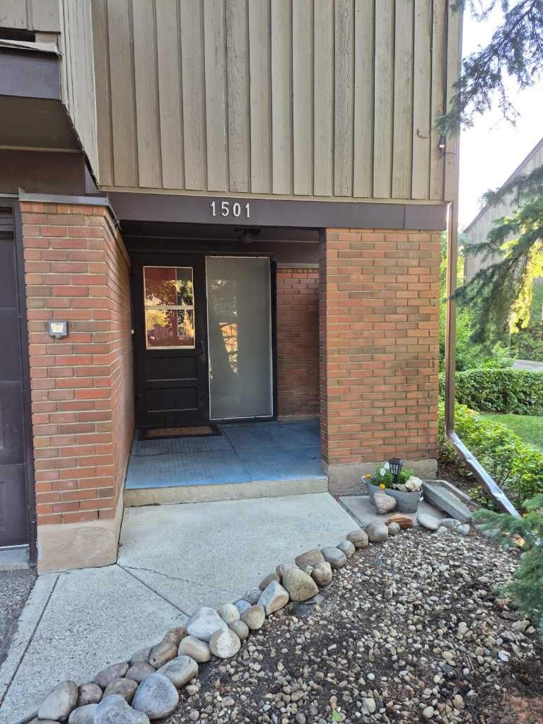 Property Photo: 9803 24 Street SW 1501 AB T2V 1S5