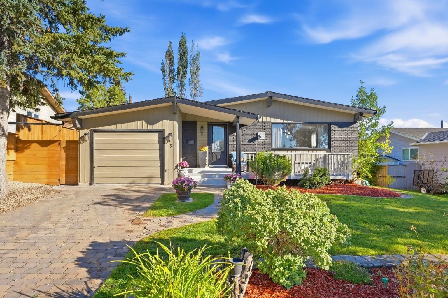 Property Photo:  5 Lake Huron Bay SE  AB T2J 5J6 