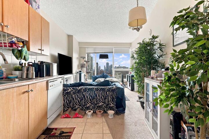 Property Photo:  1053 10 Street SW 2014  AB T2R 1S6 