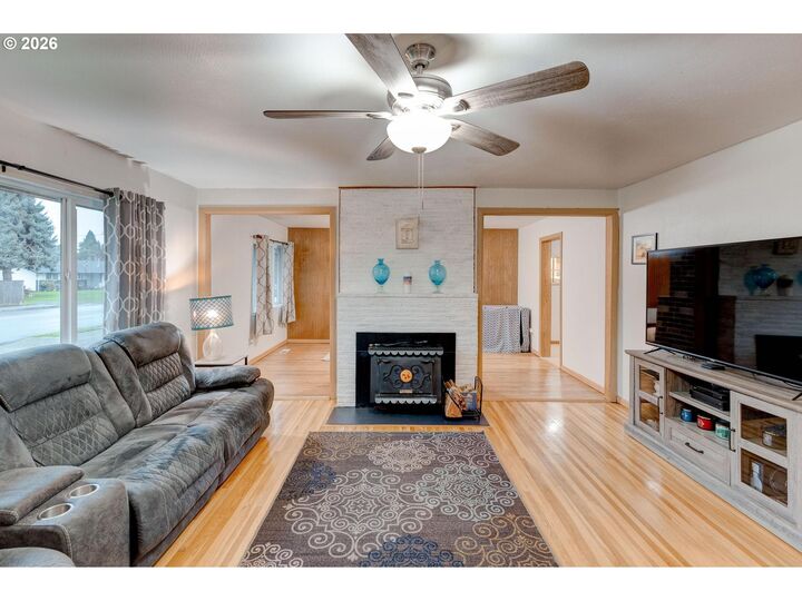 Property Photo:  1114 NE 129th St  WA 98685 