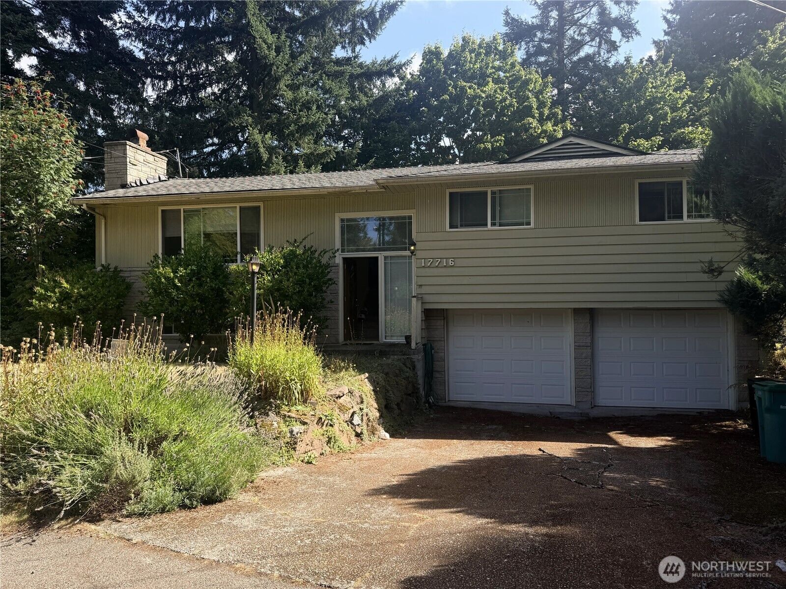 Property Photo: 17716 Densmore Avenue N WA 98133