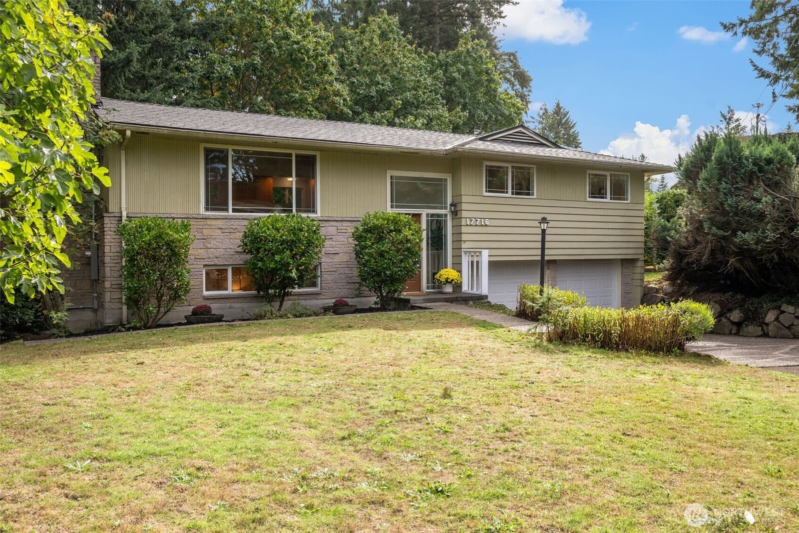 Property Photo:  17716  Densmore Avenue N  WA 98133 