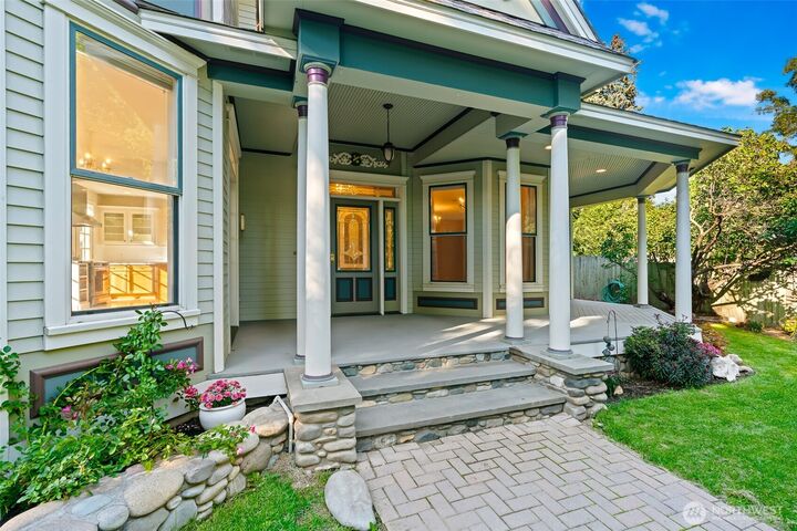 Property Photo:  605 E 4th Avenue  WA 98926 