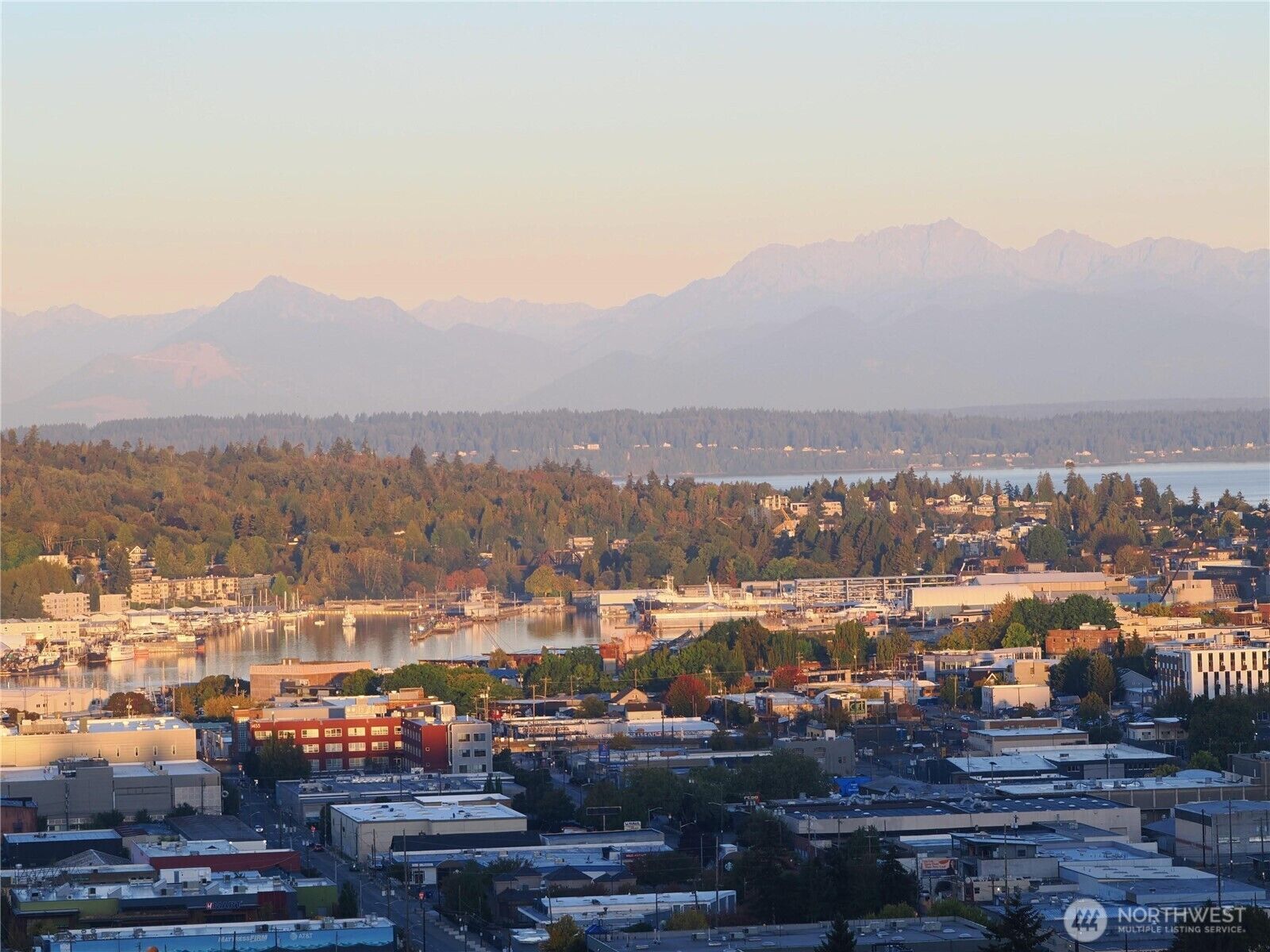 Property Photo: 4511 Greenwood Avenue N 4 WA 98103