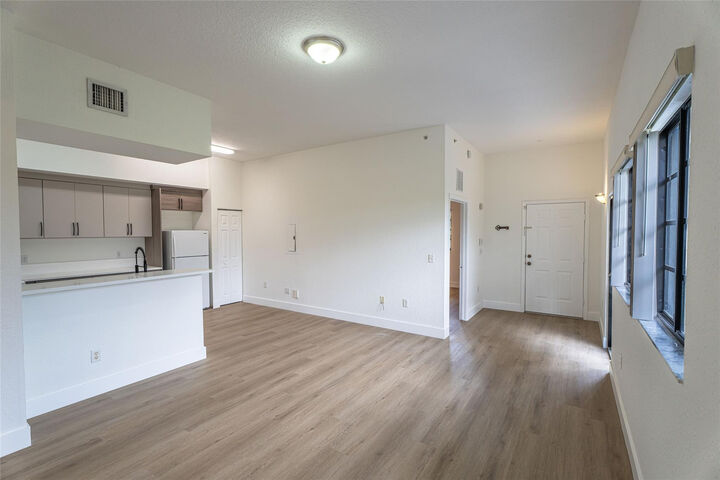 Property Photo: 2801 Riverside Drive 301-S FL 33065