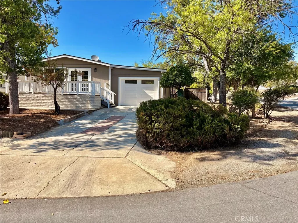 Property Photo: 4621 Blue Lupine CA 93446