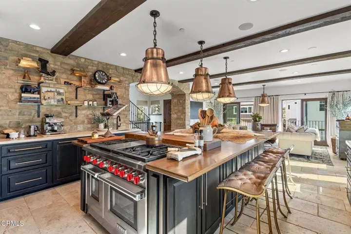 Property Photo:  1177 Norwich Lane  CA 93001 