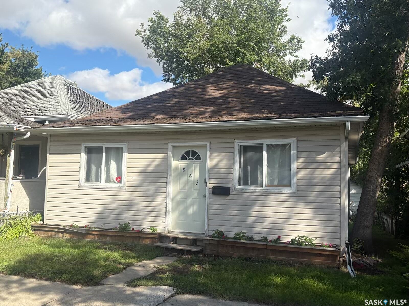Property Photo:  863 Elgin Avenue  SK S6H 4G6 