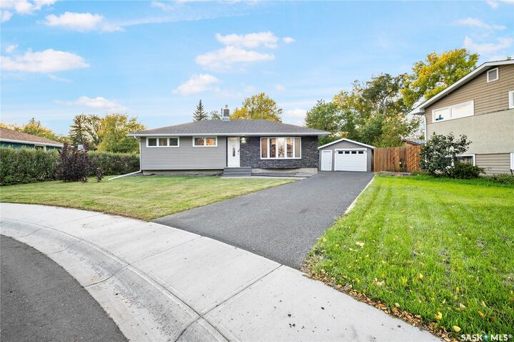 Property Photo: 16 Lipton Place SK S4R 3T6