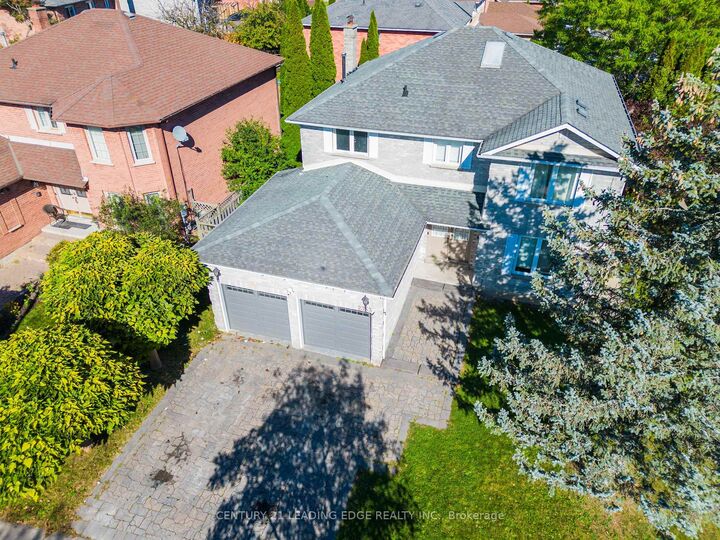 Property Photo: 2353 Wildwood Crescent ON L1X 2N1