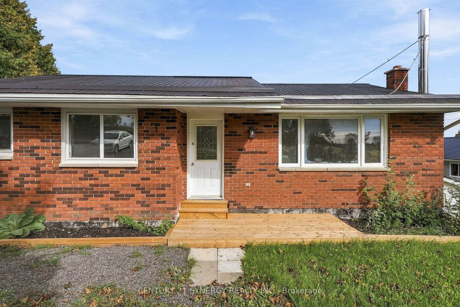 Property Photo:  696 Whites Road  ON K8V 5P8 