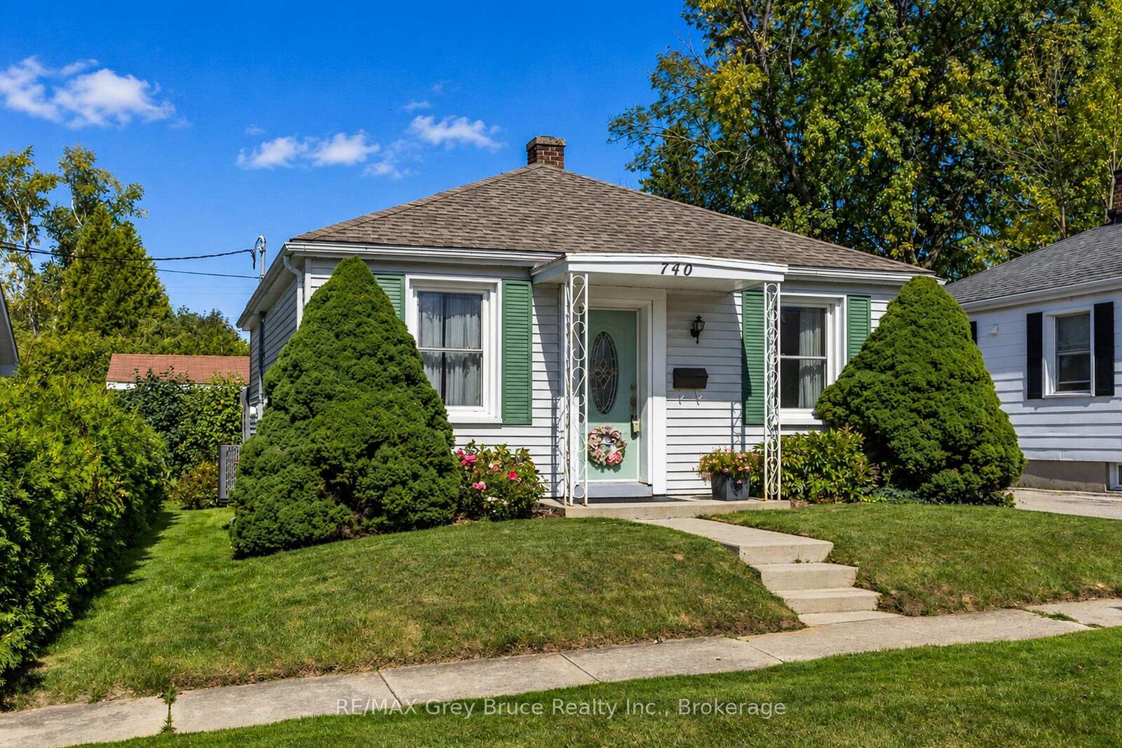 Property Photo:  740 5th Street E  ON N4K 1E5 