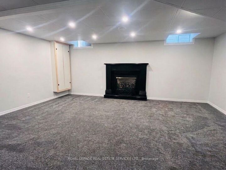 Property Photo:  2090 Laurelwood Drive Bsmt  ON L6H 4S7 
