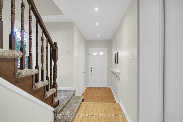 Property Photo:  57 Ashpark Crescent  ON K1T 3N8 