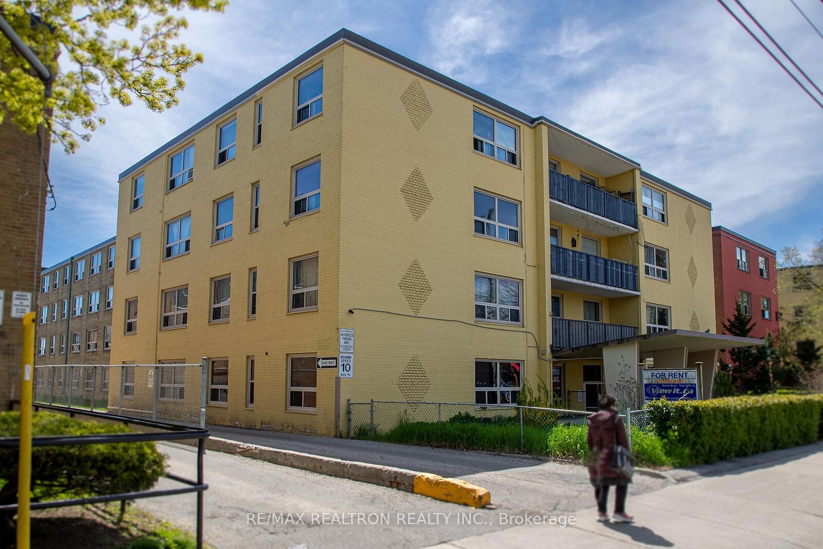 Property Photo:  2355 Lake Shore Boulevard W 215  ON M8V 1C1 