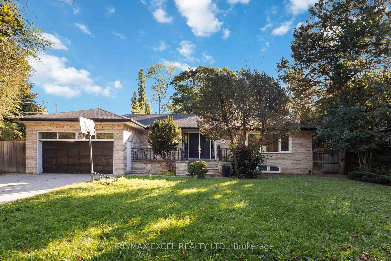 Property Photo: 20 Oxbow Road ON M3B 2A2