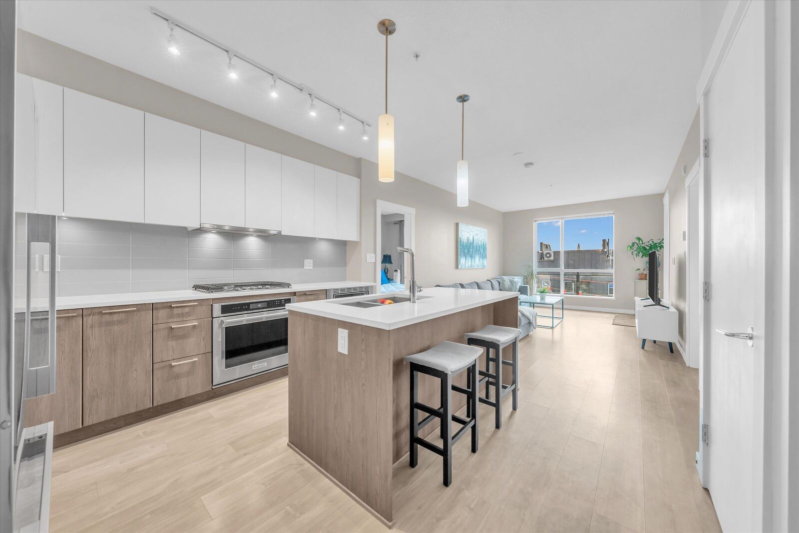 Property Photo:  625 E 3rd Street 303  BC V7L 0G3 