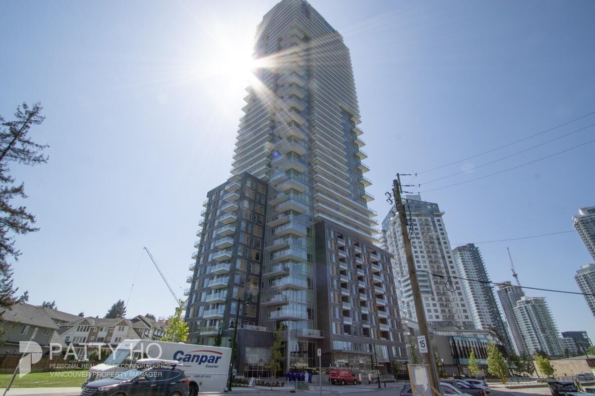 Property Photo:  567 Emerson Street 4706  BC V3J 0M8 