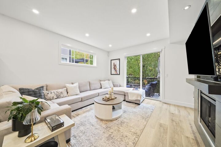 Property Photo:  7238 189 Street 37  BC V4N 5Y8 