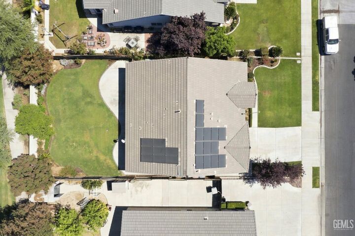 Property Photo:  10604 Victoria Falls Avenue  CA 93312 