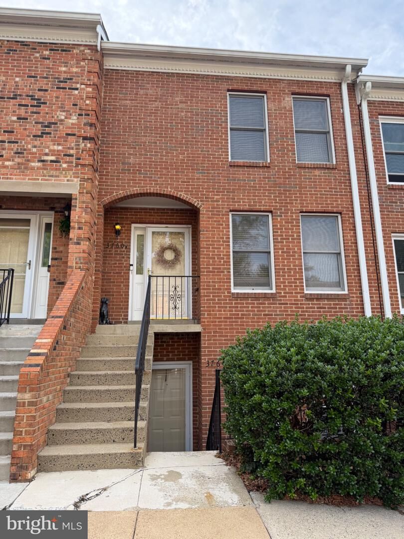 Property Photo:  3760 Madison Lane B 3760B  VA 22041 