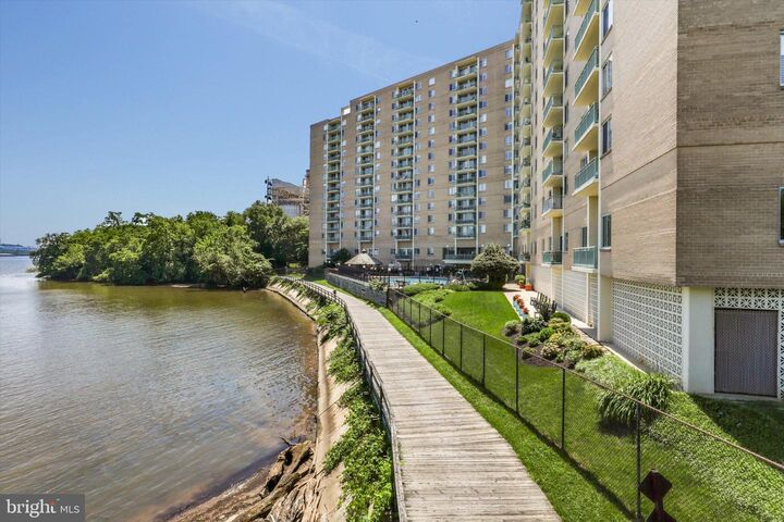 Property Photo:  501 Slaters Lane 713  VA 22314 