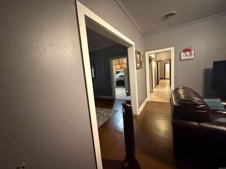 Property Photo:  404 E Johnson Avenue  AR 72370-2749 