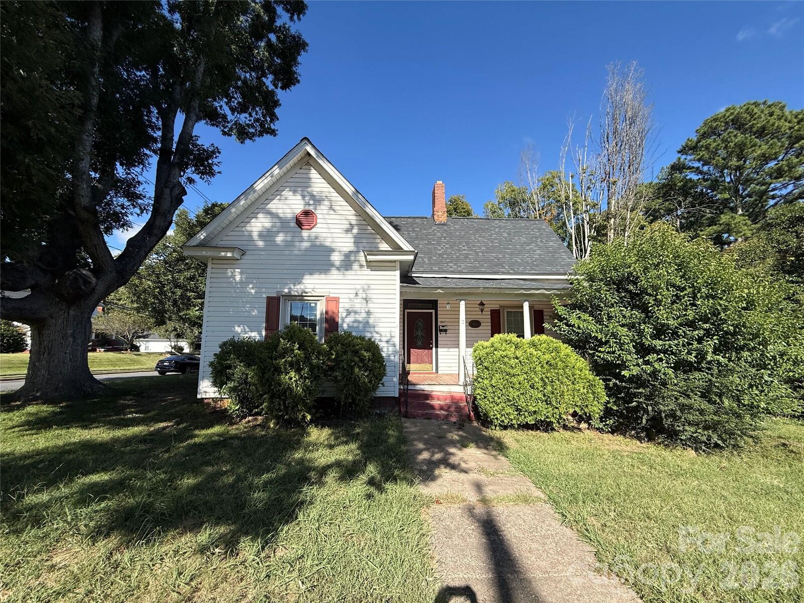 Property Photo: 261 W Iredell Avenue NC 28115