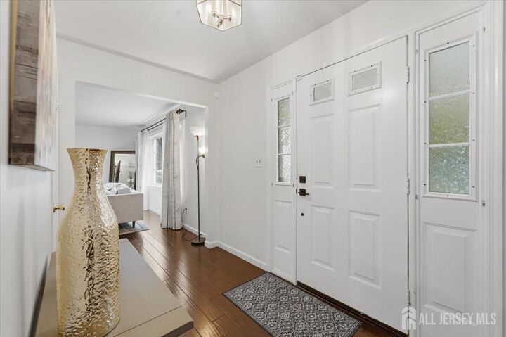 Property Photo:  6 Nepote Place  NJ 08873 