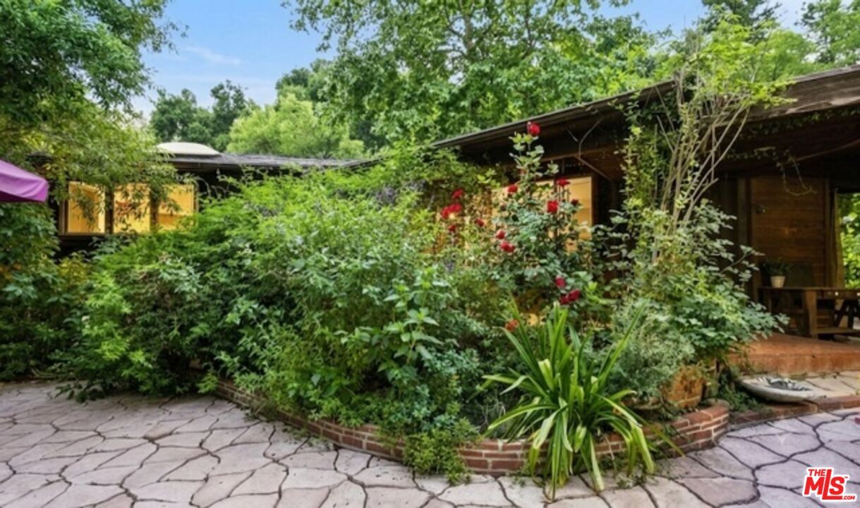 Property Photo:  2427 Liberty Ln  CA 90290 