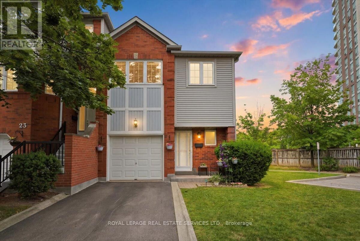 Property Photo: 4605 Donegal Drive 24 ON L5M 4X7