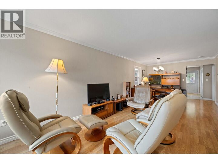 Property Photo:  51 8 Avenue Southwest 10  BC V1E 3L9 