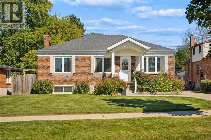 Property Photo:  56 Suffolk Avenue  ON N2B 1H5 