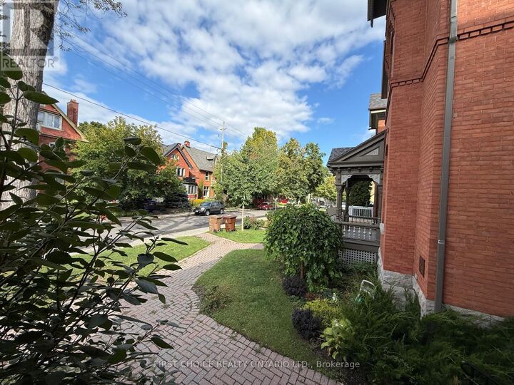 Property Photo:  31 Russell Avenue West 6  ON K1N 7W9 