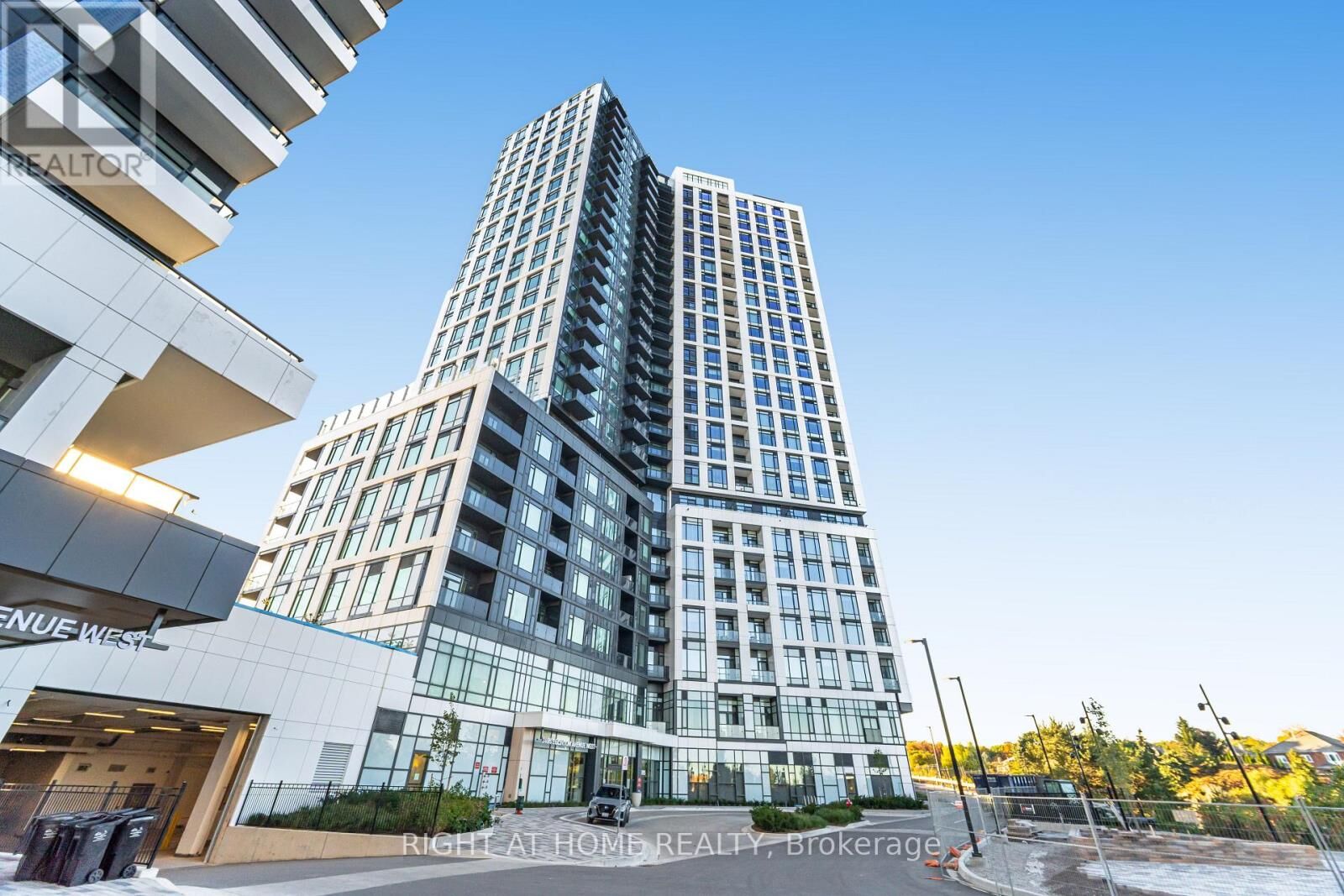 Property Photo:  2495 Eglinton Avenue West 2203  ON L5M 2T2 