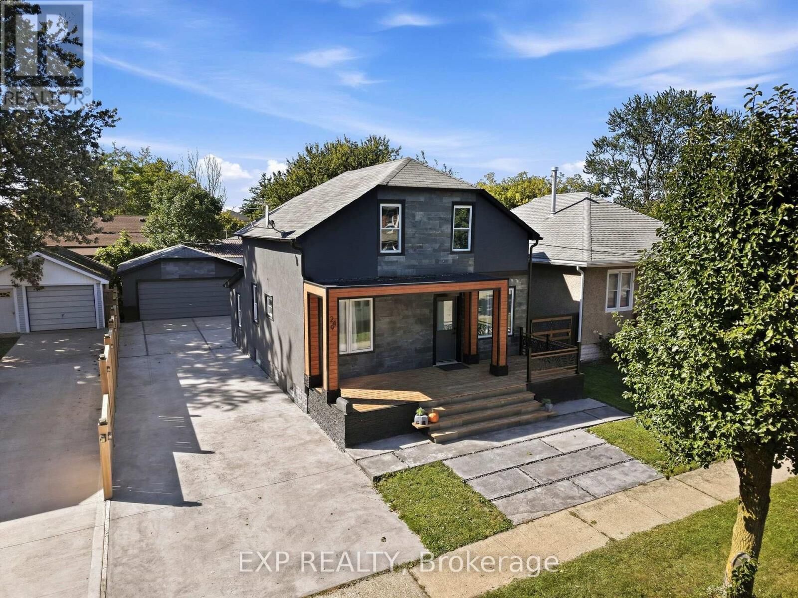 Property Photo:  249 Wallace Avenue South  ON L3B 1R7 