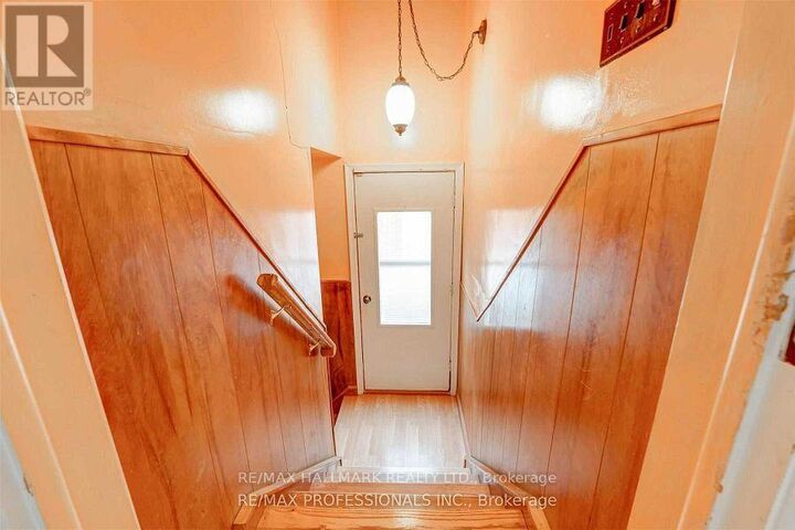 Property Photo:  67 Saskatoon Drive Lower  ON M9P 2G1 
