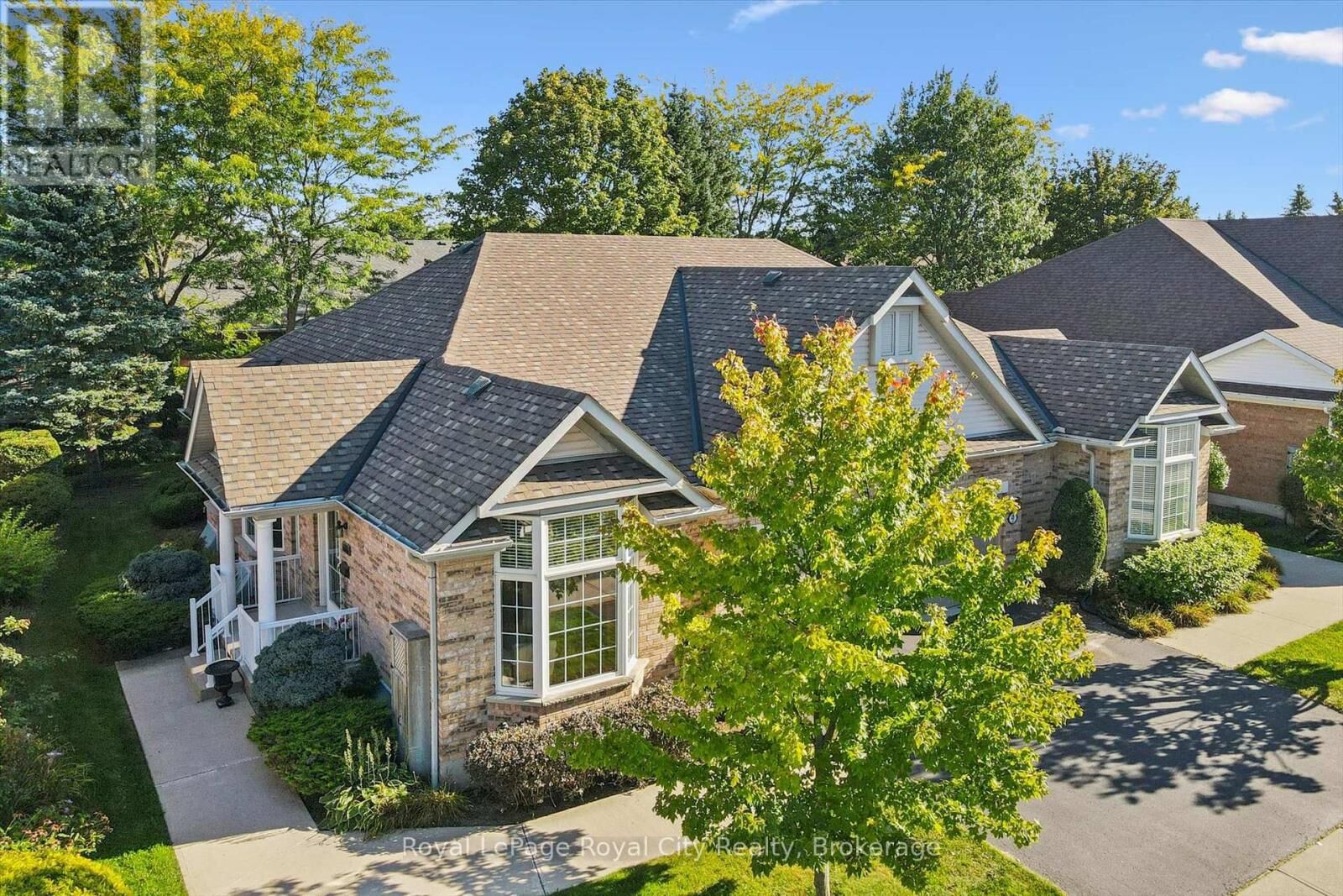 Property Photo:  11 Honeysuckle Drive  ON N1G 4X7 