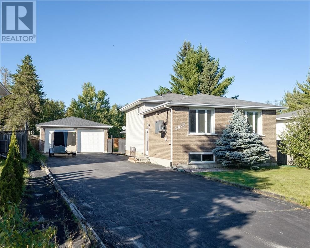 Property Photo:  2618 Bancroft Drive  ON P3B 1T3 