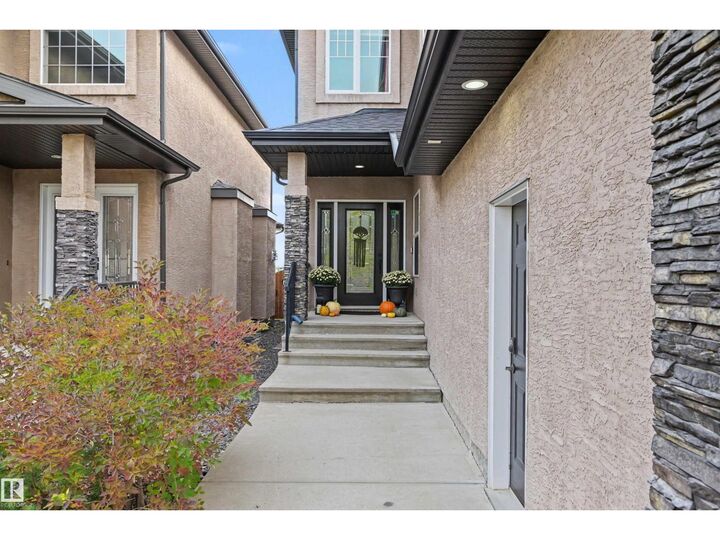 Property Photo:  525 Albany Wy NW  AB T6V 0H9 