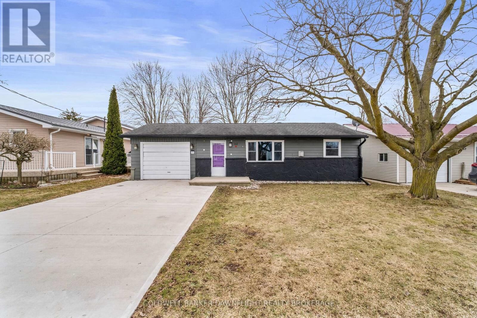 Property Photo:  161 Huron Street East  ON N0M 1S1 