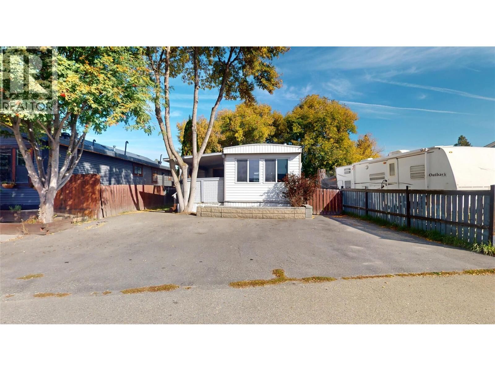 Property Photo:  724 Innes Avenue South 28  BC V1C 2A5 