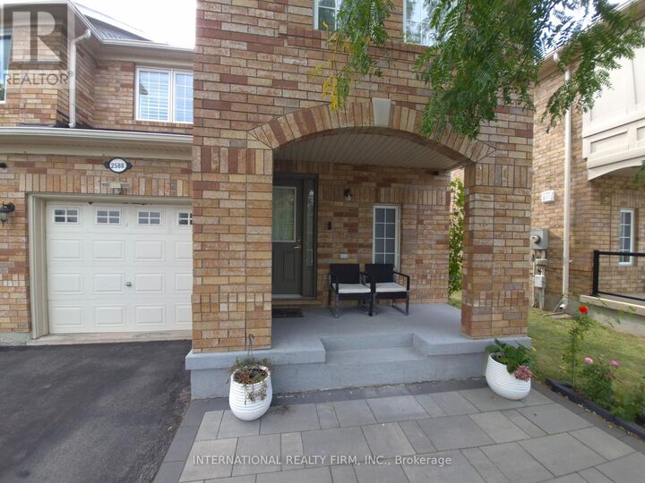 Property Photo: 2588 Valleyridge Drive ON L6M 5H5
