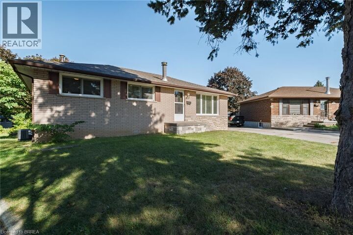 Property Photo:  19 Gillrie Court  ON N3R 3A1 