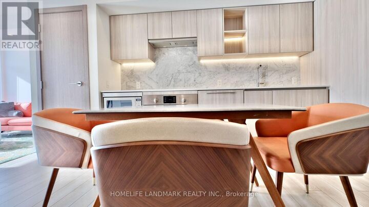 Property Photo:  17 Bathurst Street 4016  ON M5V 0N1 