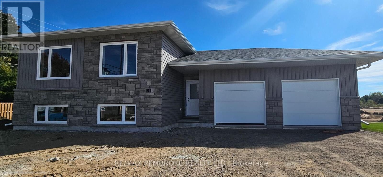 Property Photo:  18 Jade Avenue  ON K8H 0E5 